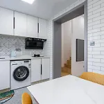 Shanghai Hills&Xing 1885 Family Homestay Near Line2 & Line12 West Nanjing Road