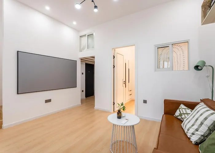 Shanghai Hills&Xing 1885 Family Homestay Near Line2 & Line12 West Nanjing Road