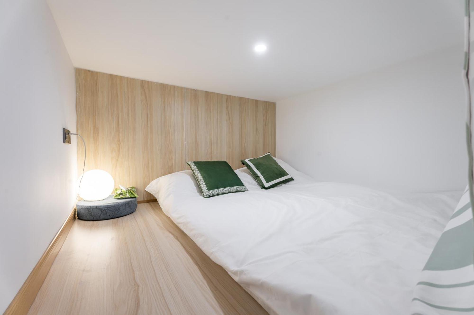 Hills&xing 1885 Family Near Line2 & Line12 West Nanjing Road Apartment *